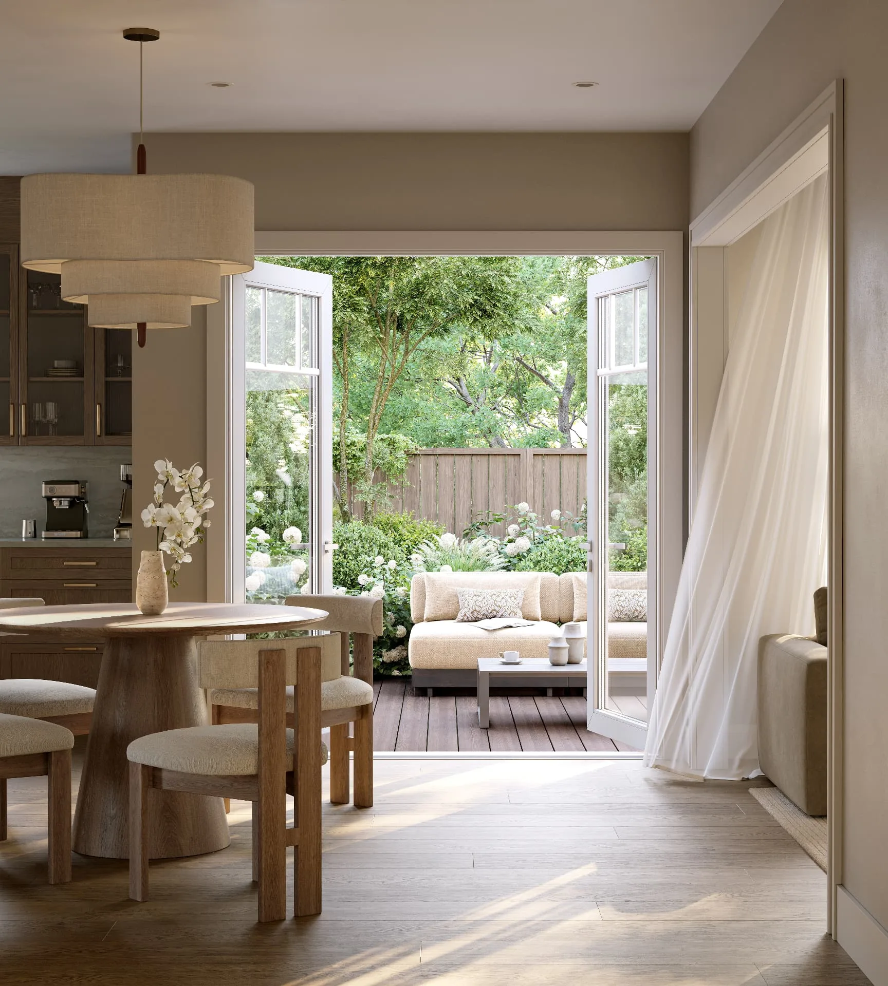Five Oaks breakfast area opening to the backyard